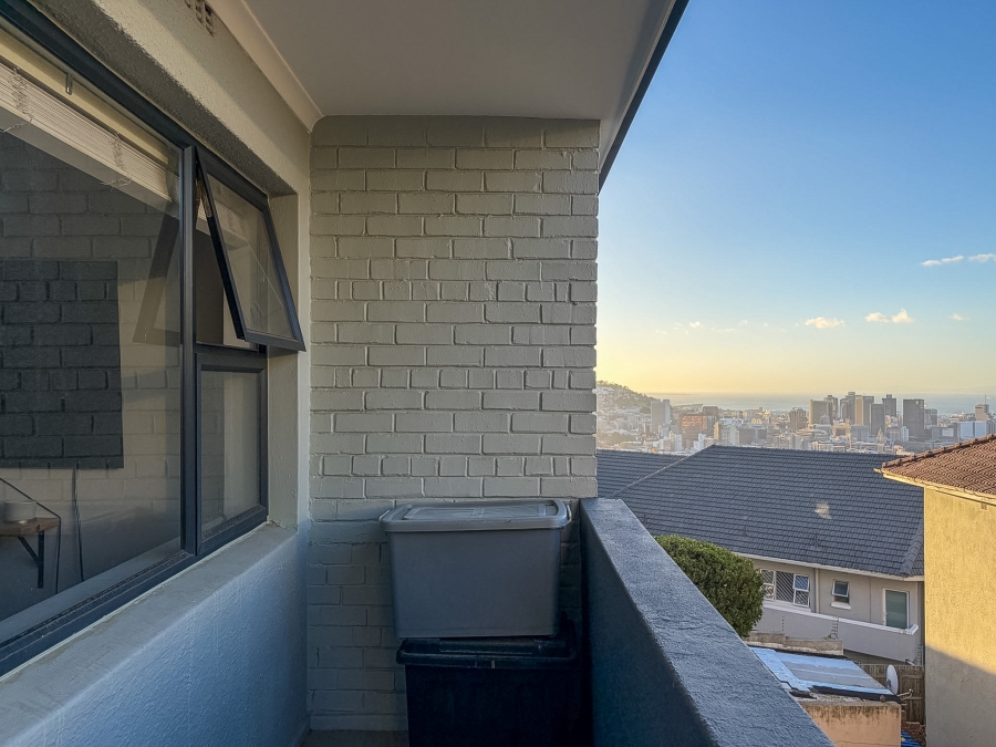 1 Bedroom Property for Sale in Vredehoek Western Cape